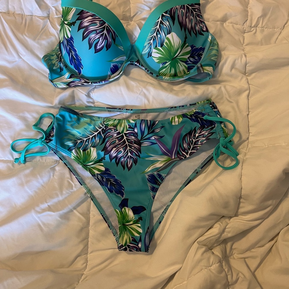 Blue flowered bikini